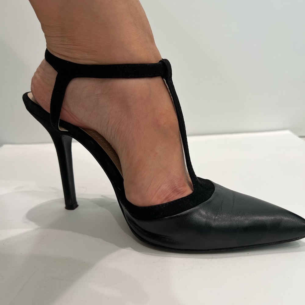 BCBG STRAP HIGH HEELS